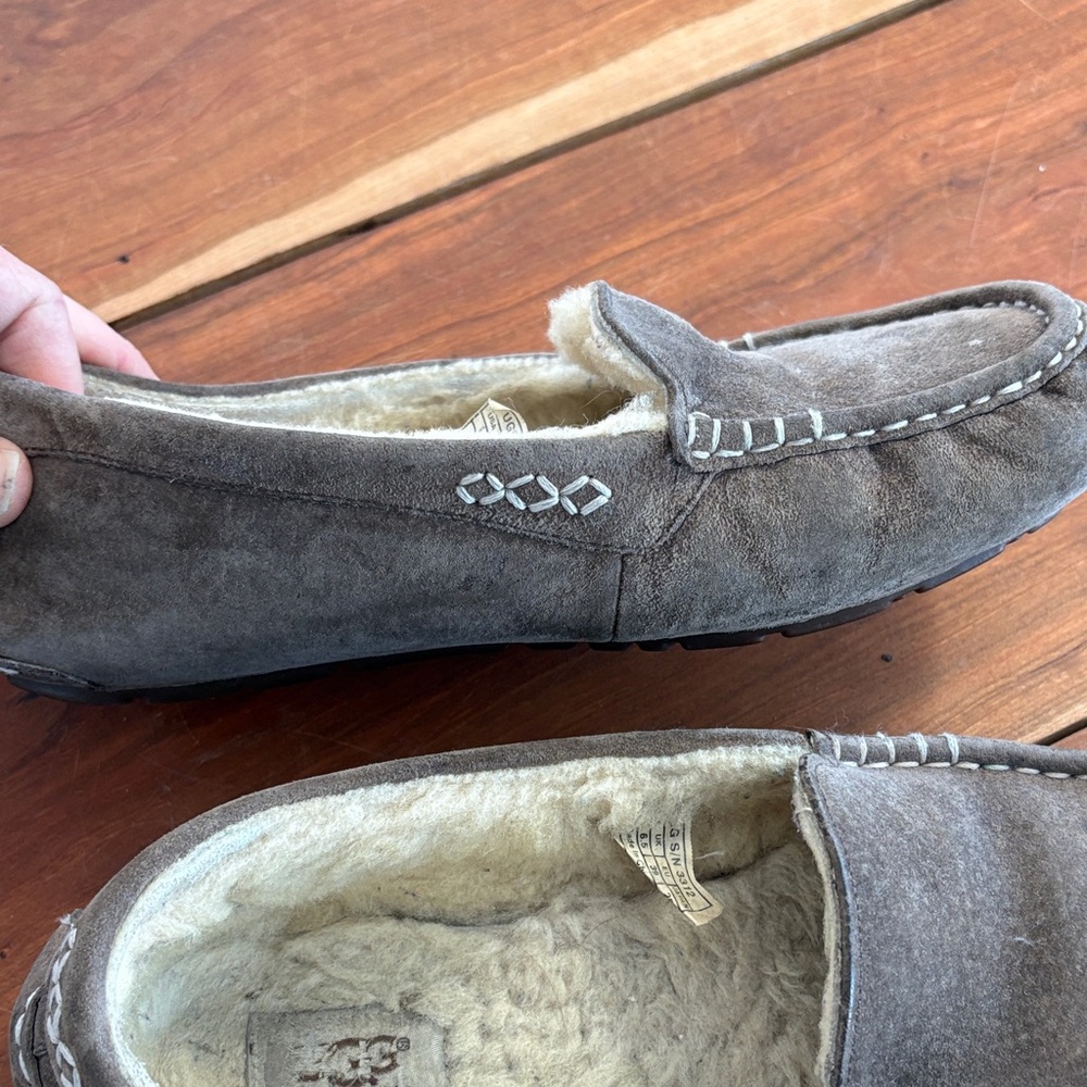 UGG Brown Suede Slippers 8 - Picture 8 of 12